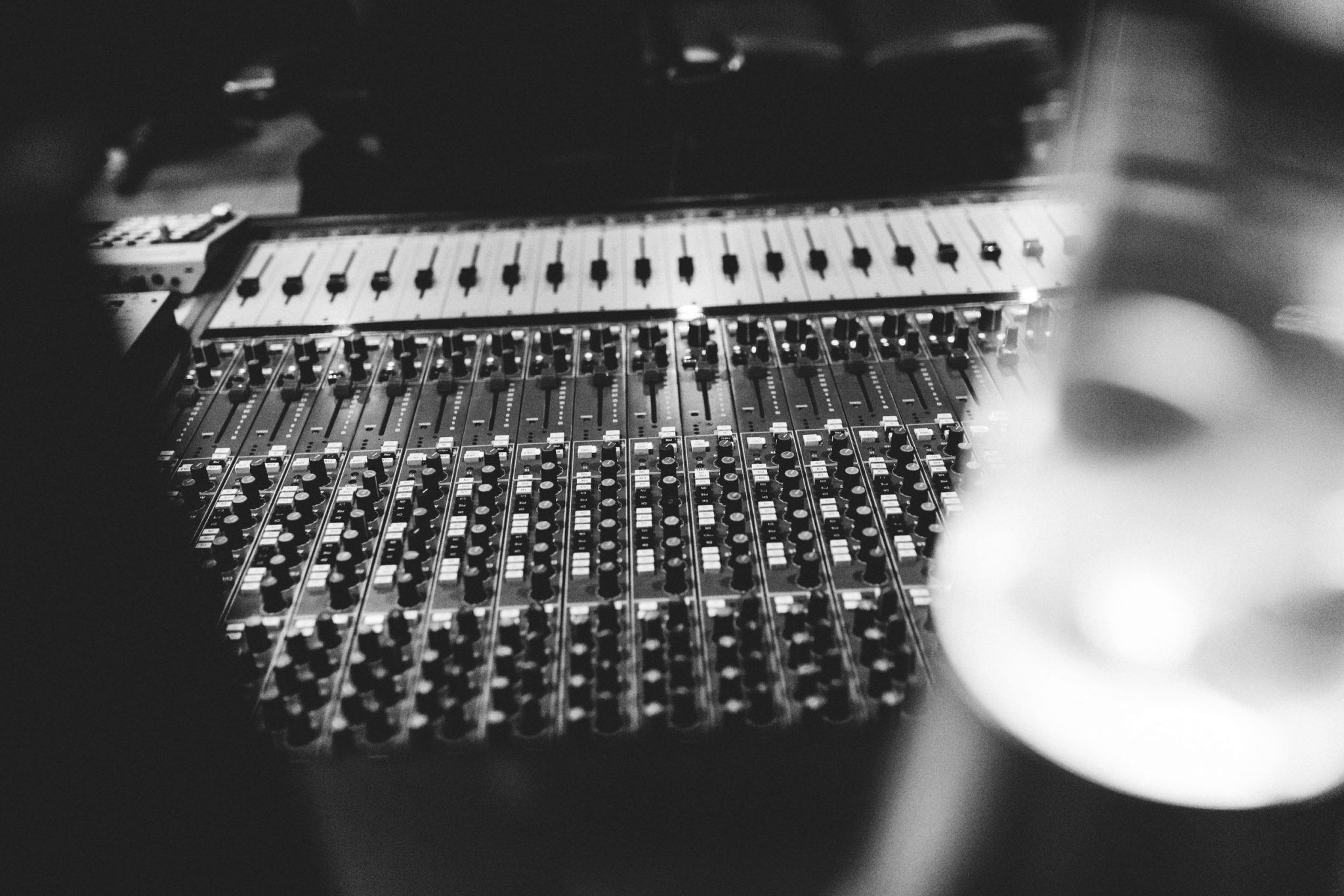 Mixing on a console vs in a DAW The Motor Museum